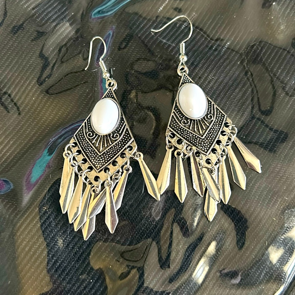 Beautiful dangle earrings tribal like